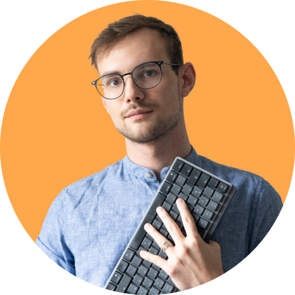 Deutscher Übersetzer und Werbetexter/Copywriter.